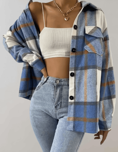 Stilla | Elegant Plus Size Damejakke Med Blåtern