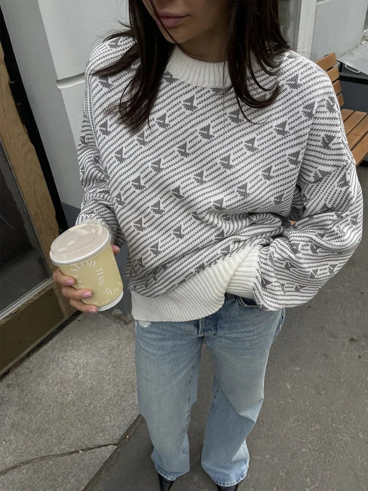 Stilla | Dame sweater i elegant trykt strikvarer
