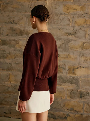 Stilla | Elegant strikpullover til damer med ensfarvet knaplukning