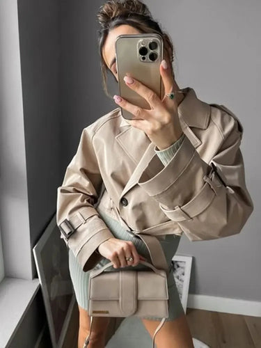 Stilla | Stilfuld Kort-Trenchcoat