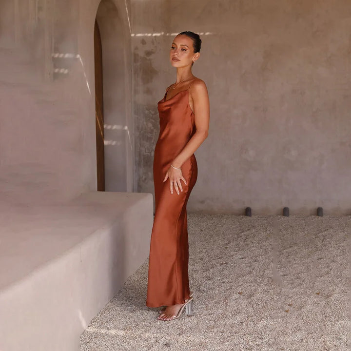 Stilla | Elegant Langt Satin Kjole