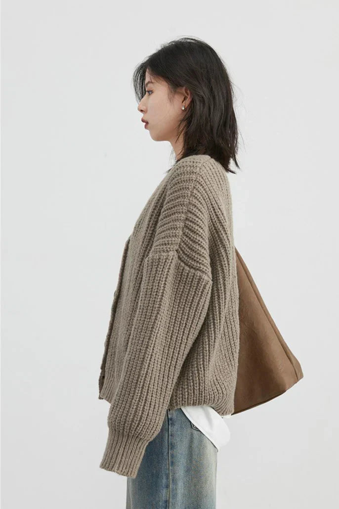 Stilla | Komfortabel Strikket Sweater Med Knapper