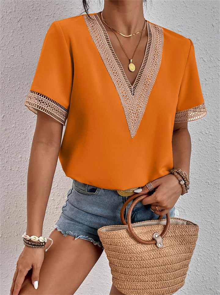 Stilla | Bluse Med V-Hals Med Broderi