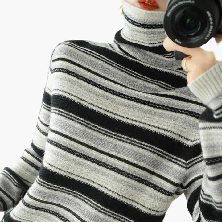 Stilla | Rullekrave Sweater I Retro-Stribemønster - Mode Vinter Sweater til Hverdag & Fritid