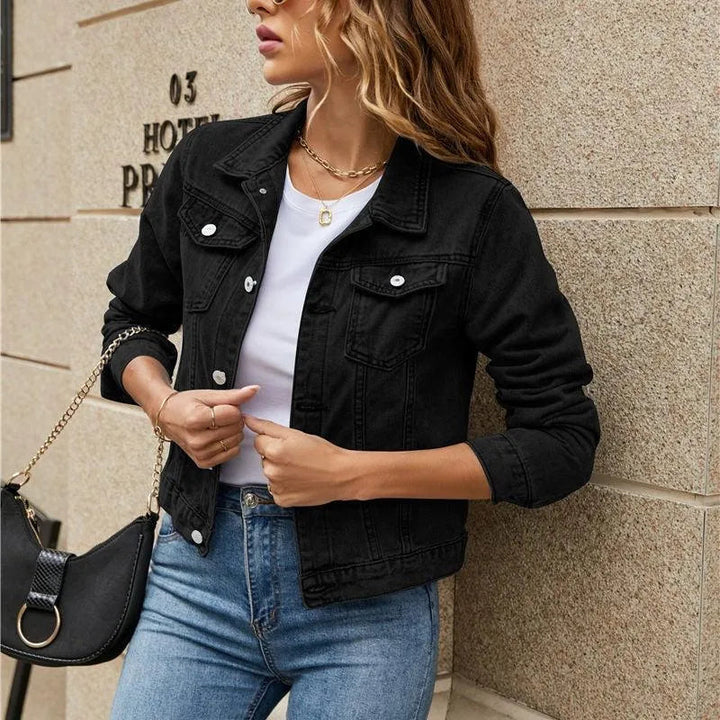 Stilla | Jeansjakke Modet Ændret Denim med knaplukning og brystlommer Perfekt til afslappede outfits
