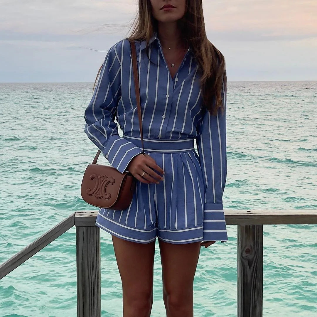 Stilla | Elegant stribet bomulds top og shortssæt