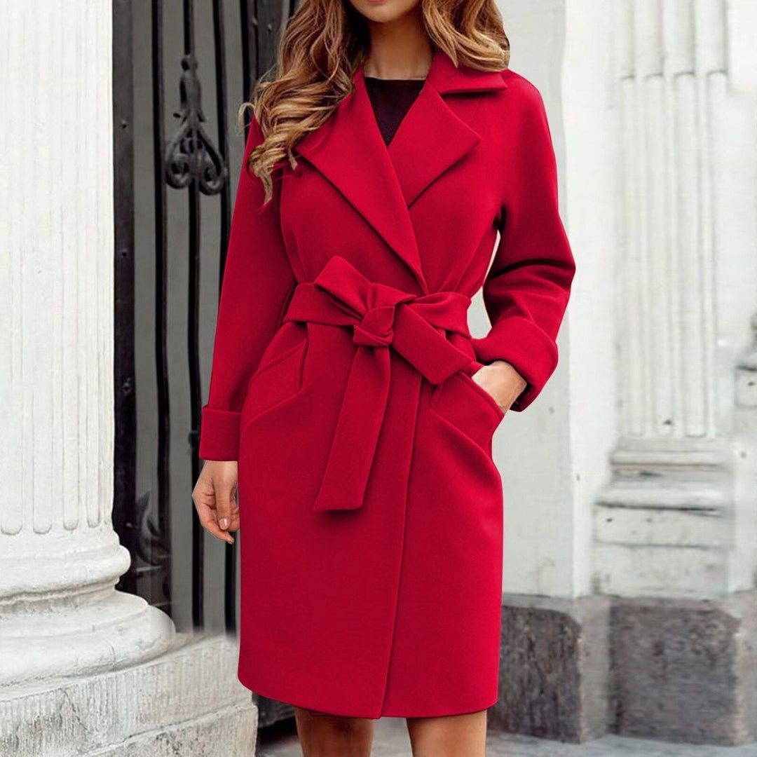 Stilla | Lang Trenchcoat Med Knappbar Strop i Skinnende Farver
