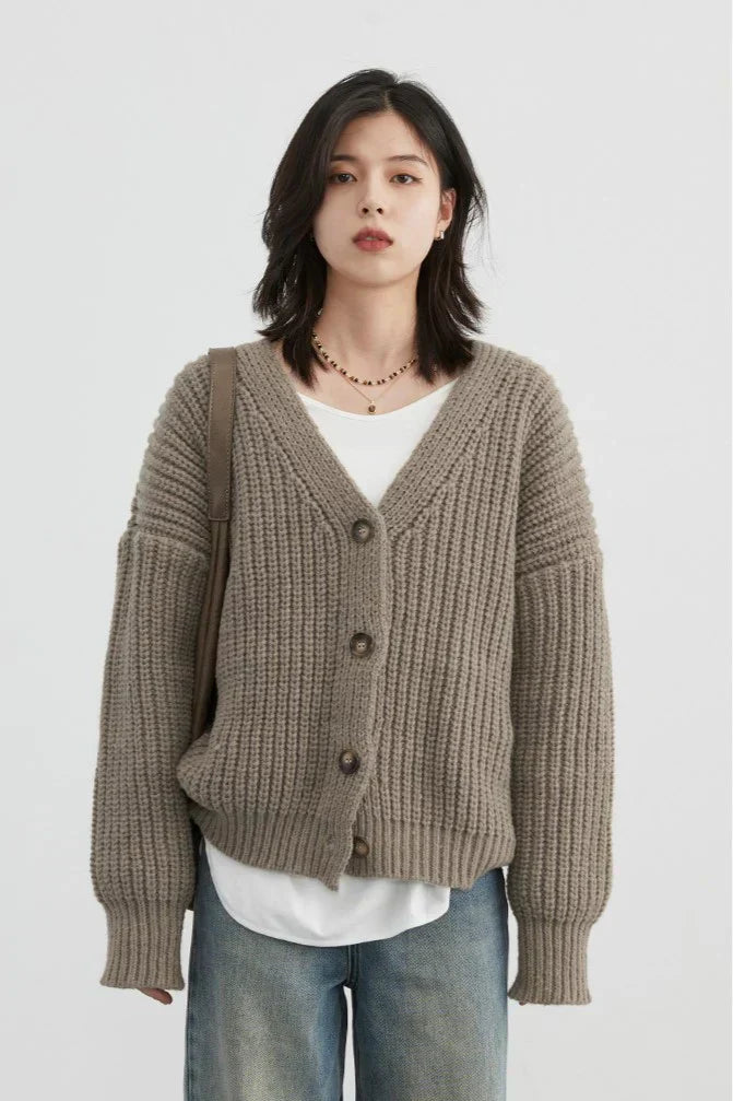 Stilla | Komfortabel Strikket Sweater Med Knapper