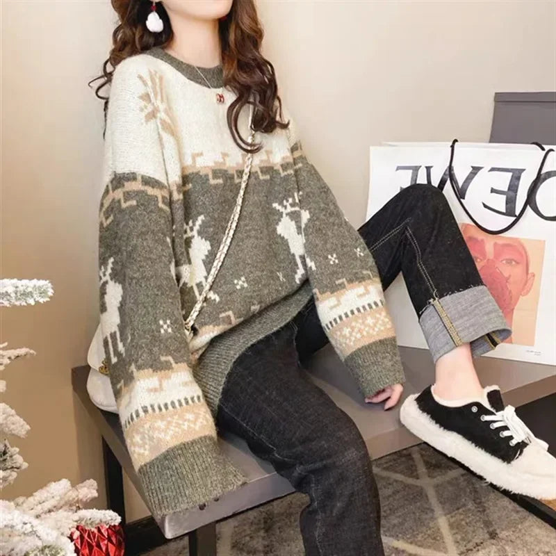 Stilla | Dame sweater af stribet strik med juletivitreindeer