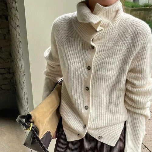 Stilla | Elegant Dame Strikjakke Med Rullekrave