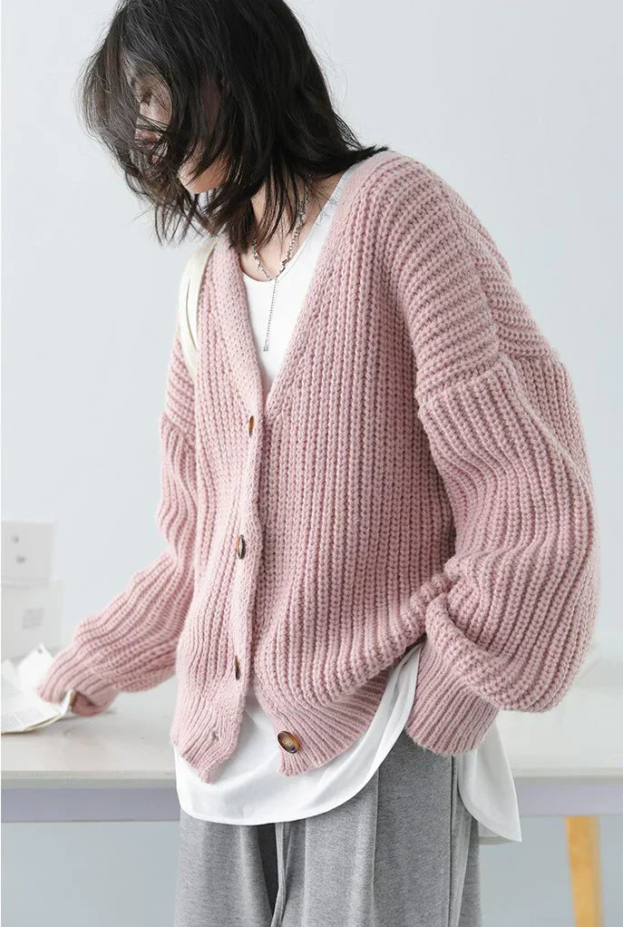 Stilla | Komfortabel Strikket Sweater Med Knapper