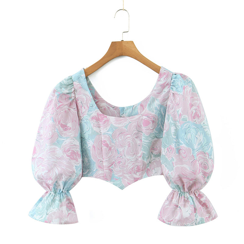 Stilla | Bluse Med Pastelfarvet Blomsterdesign og Puffærmer