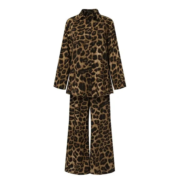 Stilla | Sæt bukser og bluse med leopardmønster