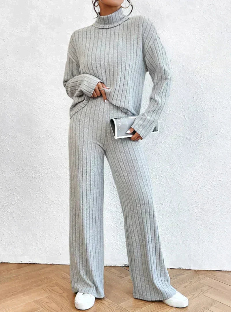 Stilla | Strikket bukser og rullekrave sweater til damer
