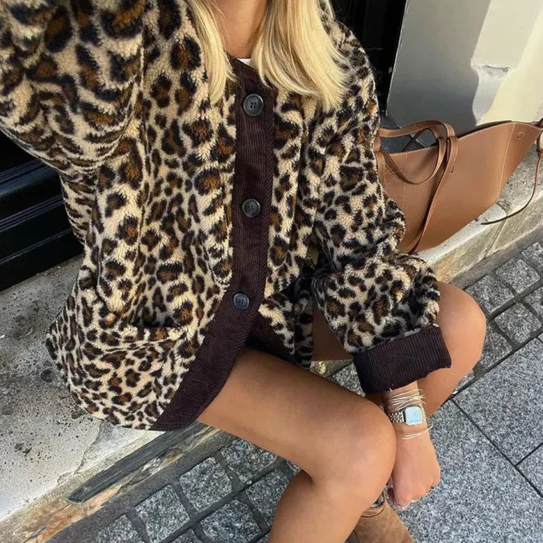 Stilla | Elegant Leopardstrikjakke
