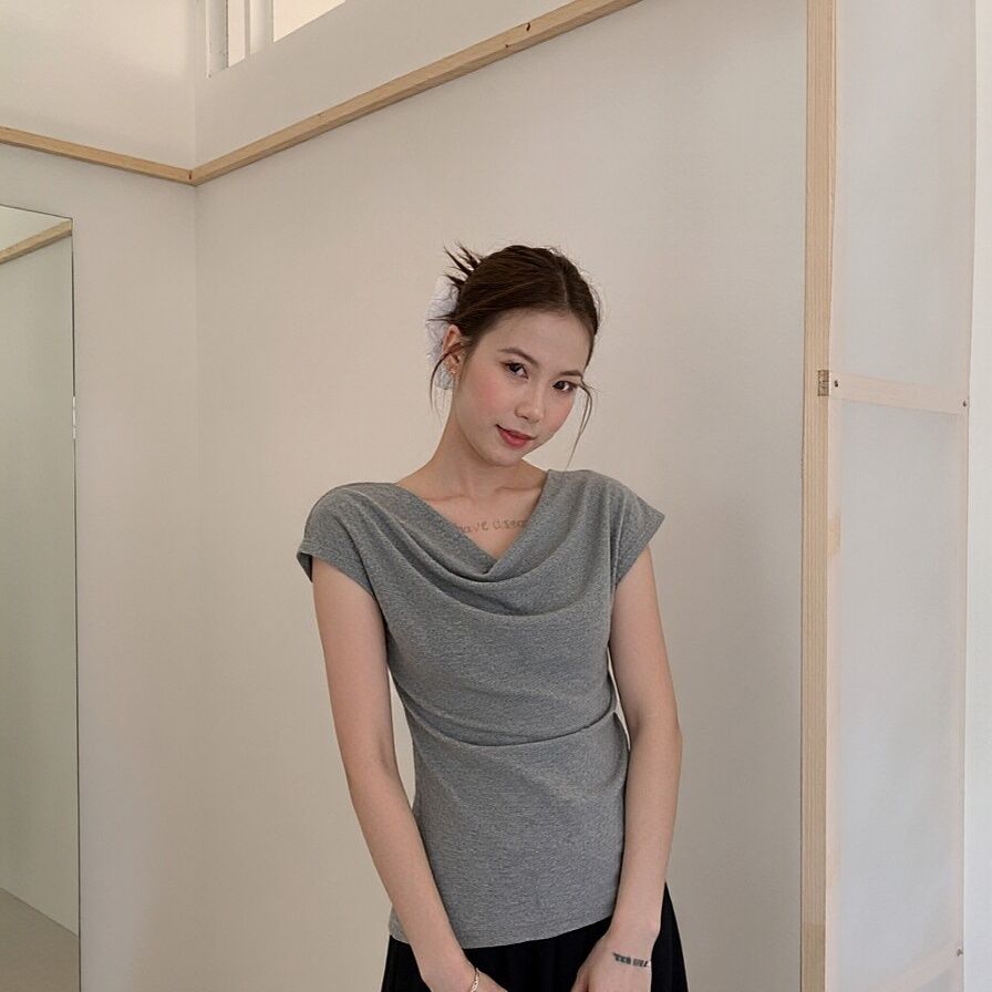 Dame kortærmet T-shirt med rynker slim fit