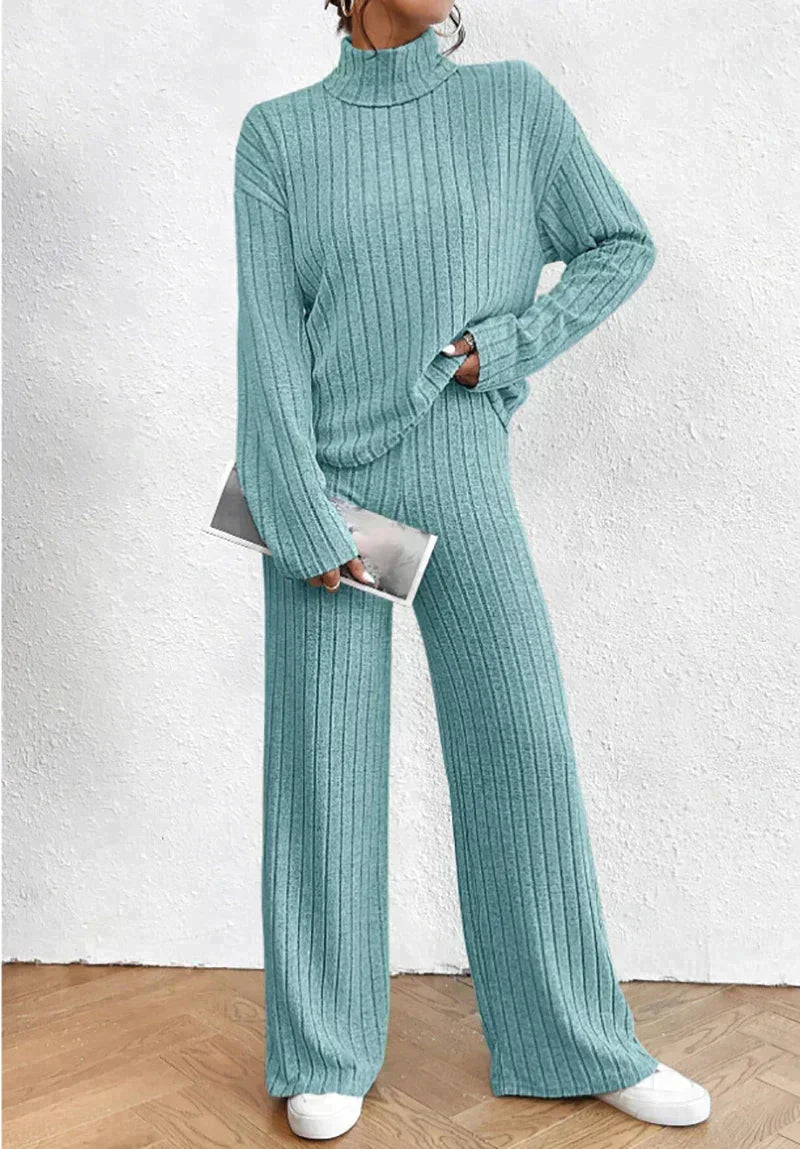 Stilla | Strikket bukser og rullekrave sweater til damer
