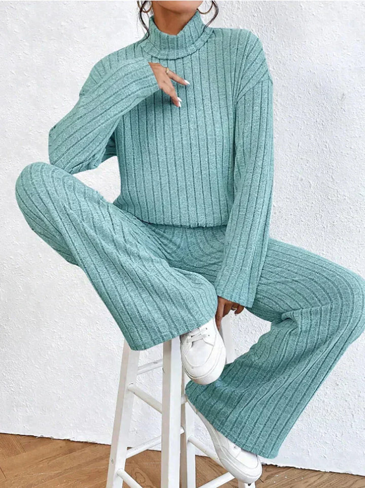 Stilla | Strikket bukser og rullekrave sweater til damer