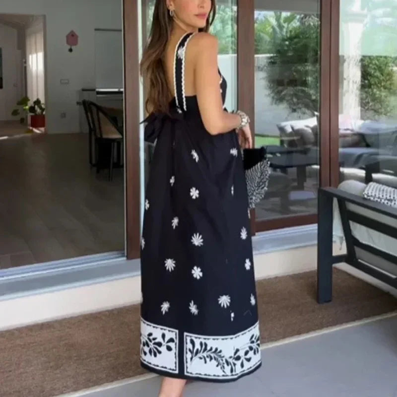 Stilla | Smukt Midi Kjole Uden Ærmer Med Blomster Mønster