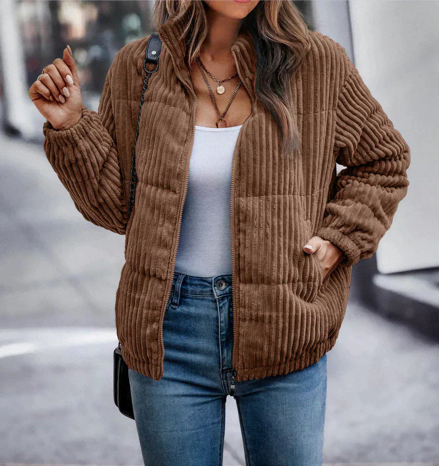 Stilla | Elegant og Feminint Frakke Af Blødt Cord Til Et Behageligt Look