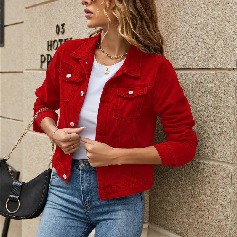 Stilla | Jeansjakke Modet Ændret Denim med knaplukning og brystlommer Perfekt til afslappede outfits