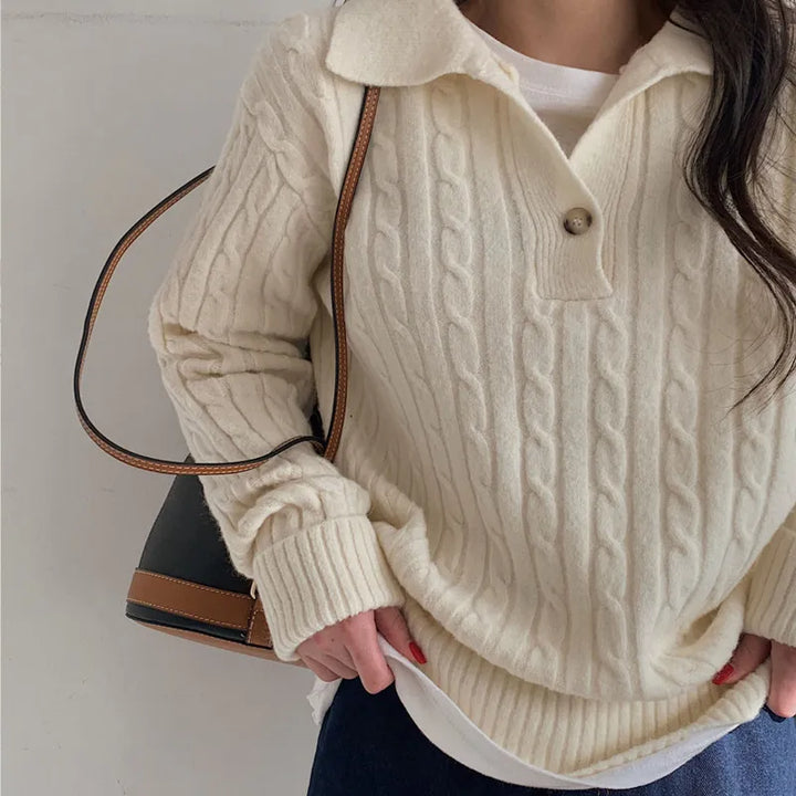 Stilla | Dame sweater med drejet polo krave