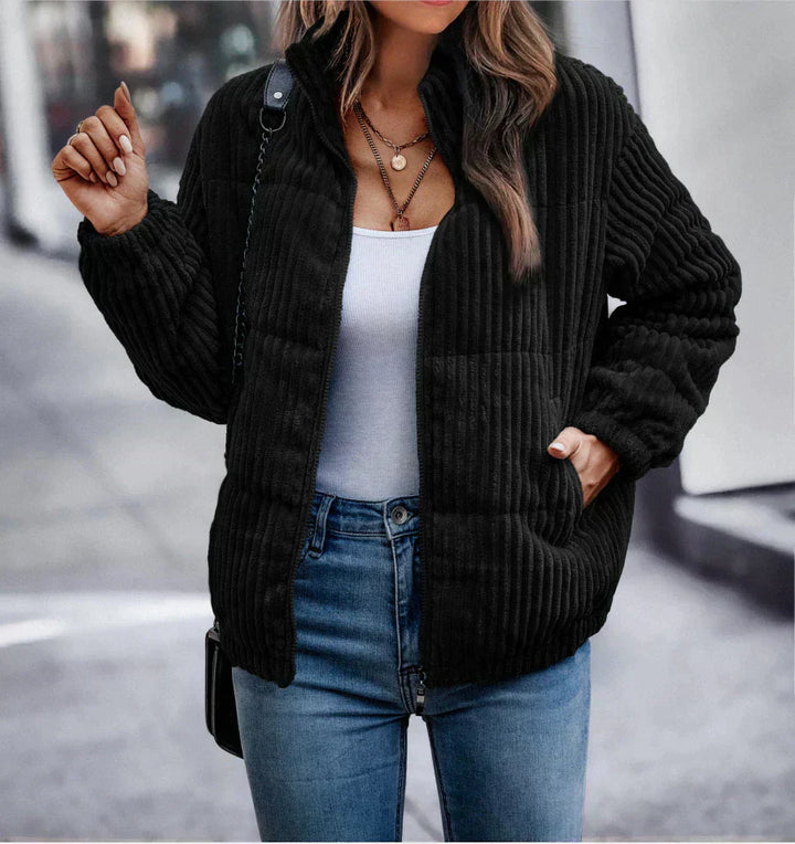 Stilla | Elegant og Feminint Frakke Af Blødt Cord Til Et Behageligt Look