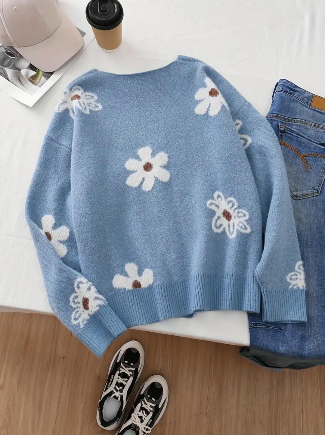Stilla | Strikjakke med blomsterdetaljer