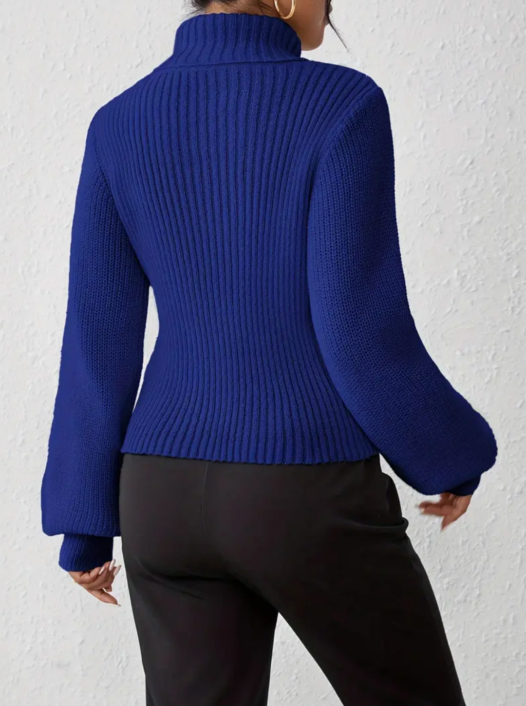Stilla | Pullover med høj krave og udskæring