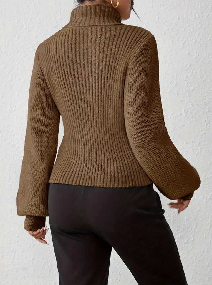 Stilla | Pullover med høj krave og udskæring