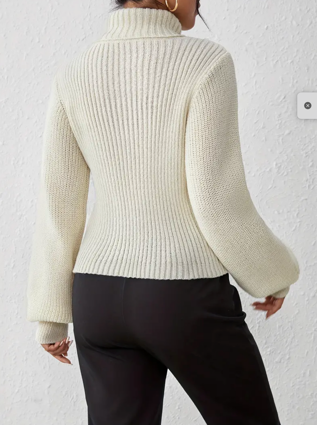 Stilla | Pullover med høj krave og udskæring