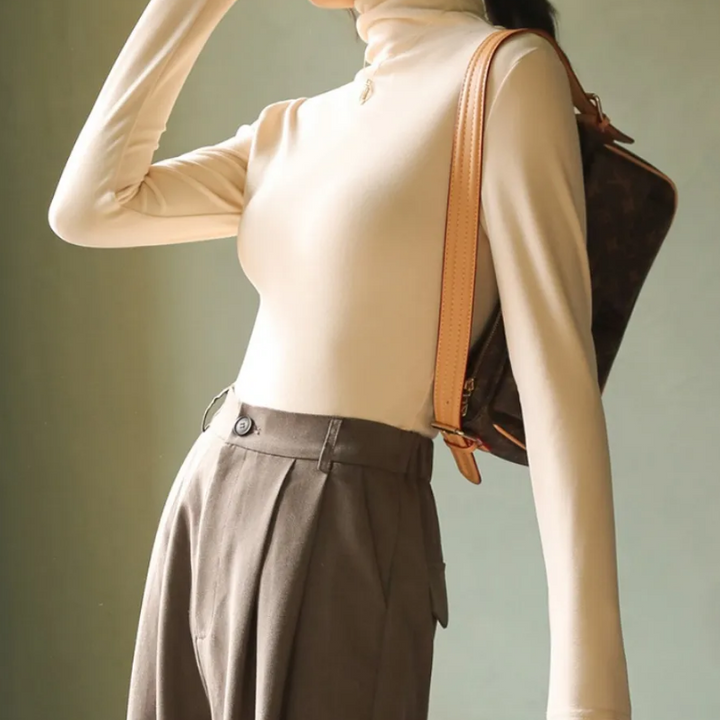 Stilla | Velour turtleneck sweater til kvinder