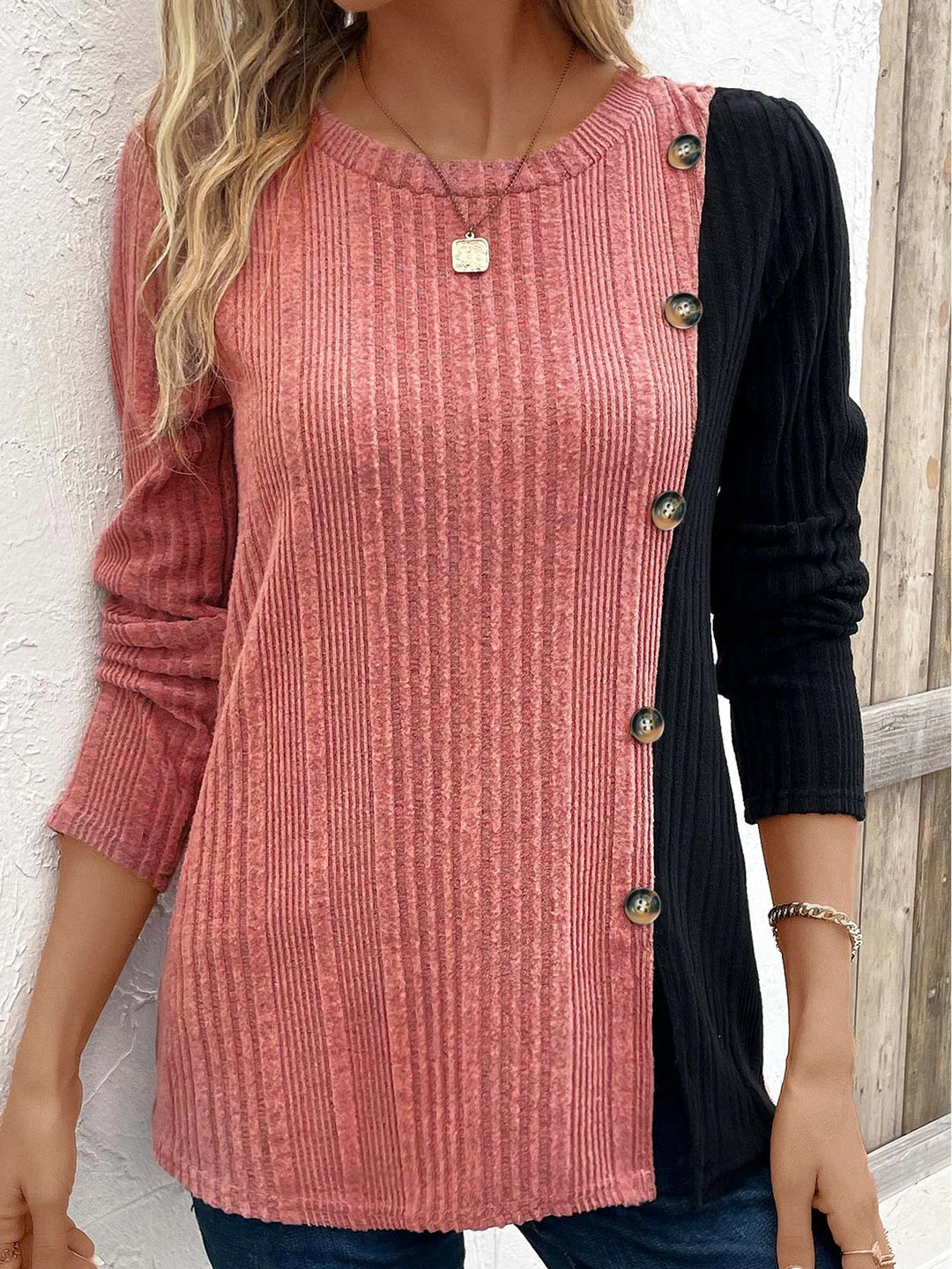 Stilla | Dam Langærmet T-shirt Med Color Block Detaljer Og Knapliste