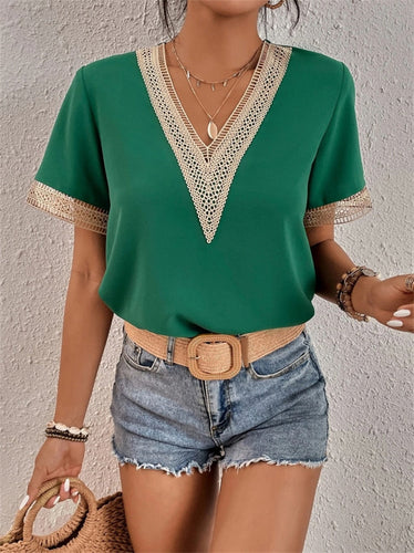 Stilla | Bluse Med V-Hals Med Broderi