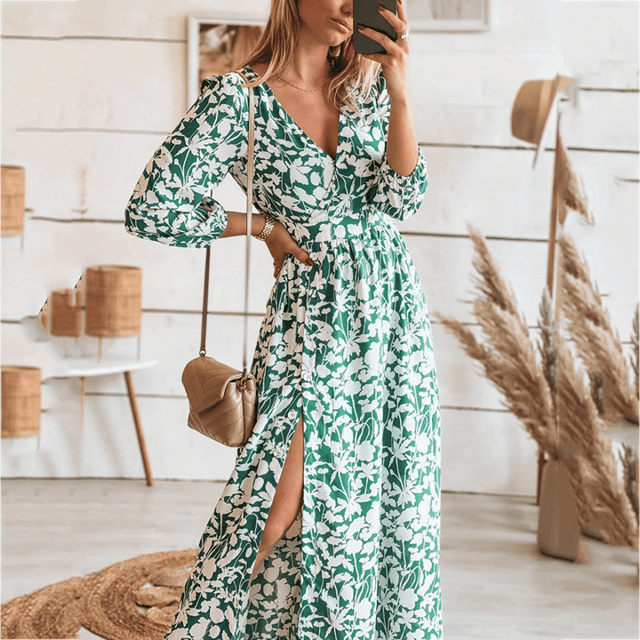 Stilla | Elegante og Bohemian Grøn Kjole Med Hvidt Blomsterdesign