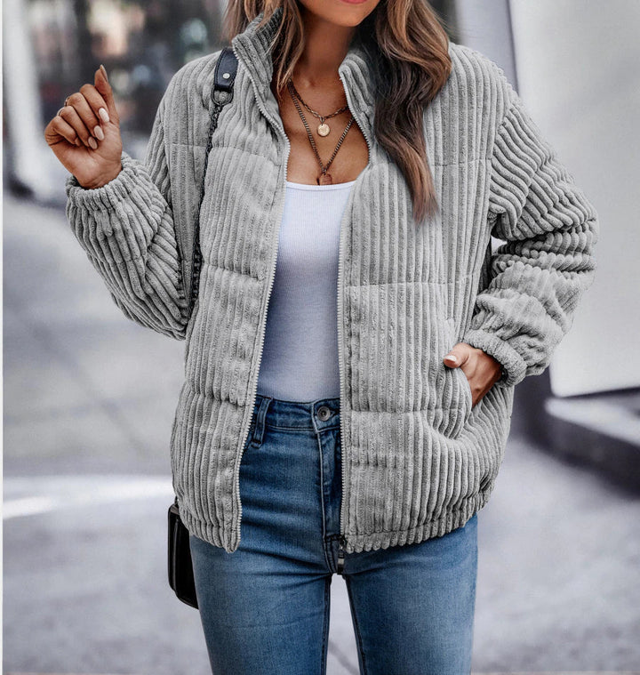 Stilla | Elegant og Feminint Frakke Af Blødt Cord Til Et Behageligt Look