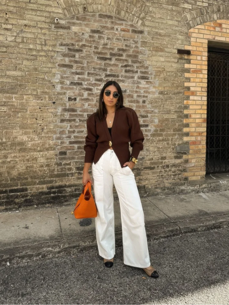 Stilla | Elegant strikpullover til damer med ensfarvet knaplukning