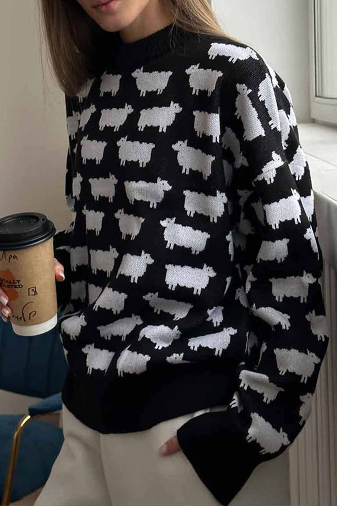 Stilla | Pullover med lange ærmer, rund halsudskæring og fårmønster