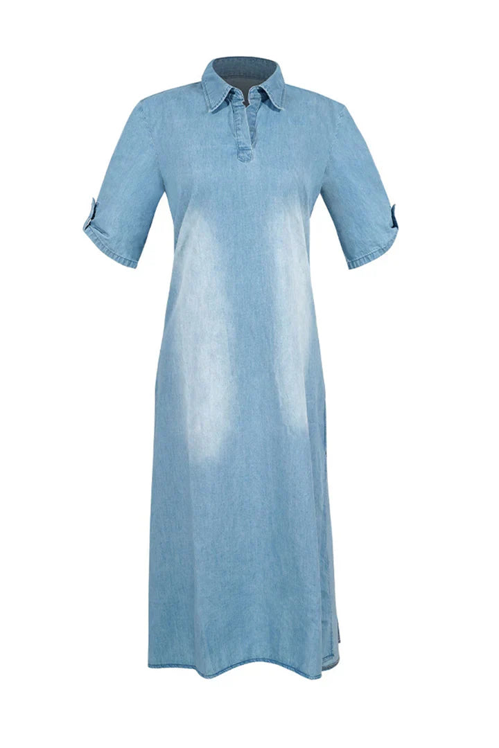 Stilla | Kortærmet Denim Kjole Med Omklappelig Krave og Side Slids