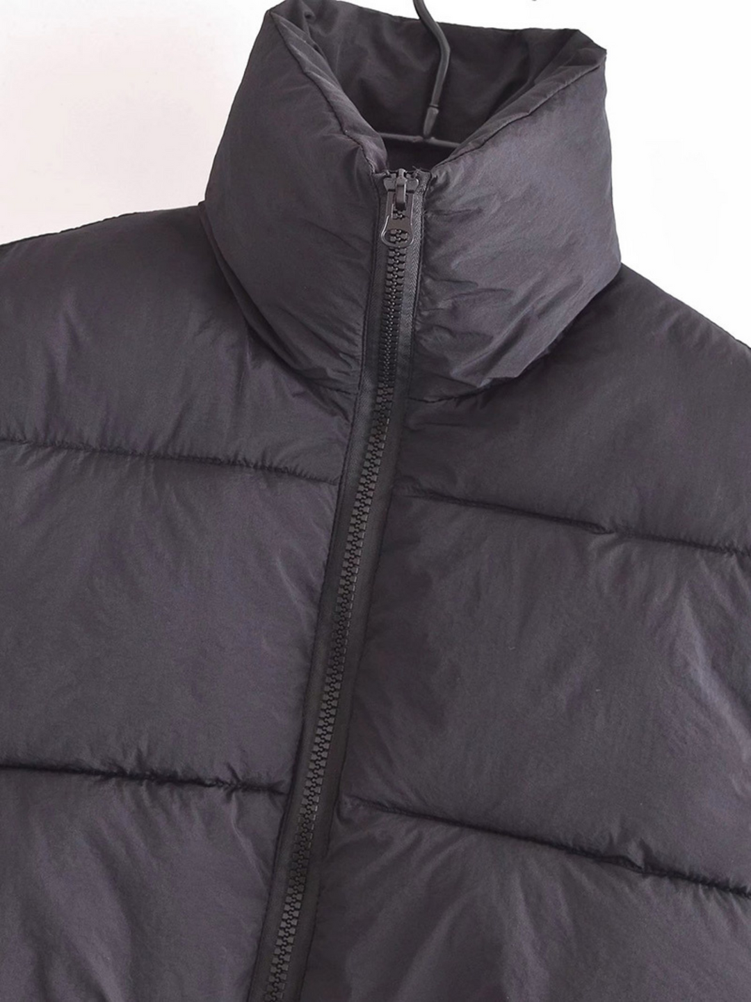 Stilla | Korte Puffjakke - Højkrave Zipper-Design