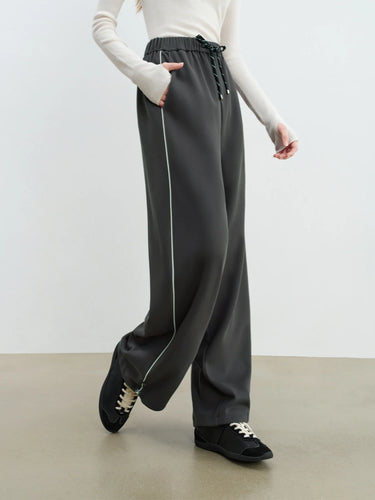 Stilla | Dame Outfit med Kontrastfarvet Cropped Jakke og Behagelige Bukser