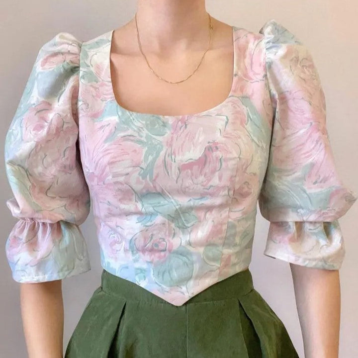 Stilla | Bluse Med Pastelfarvet Blomsterdesign og Puffærmer