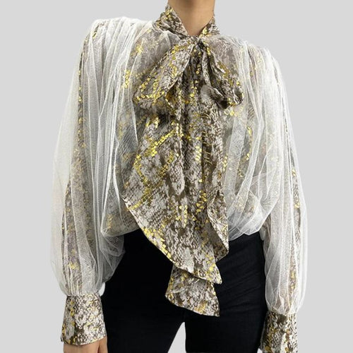 Stilla | Bluse Slangetrykt Mesh Bluse Med Flæser
