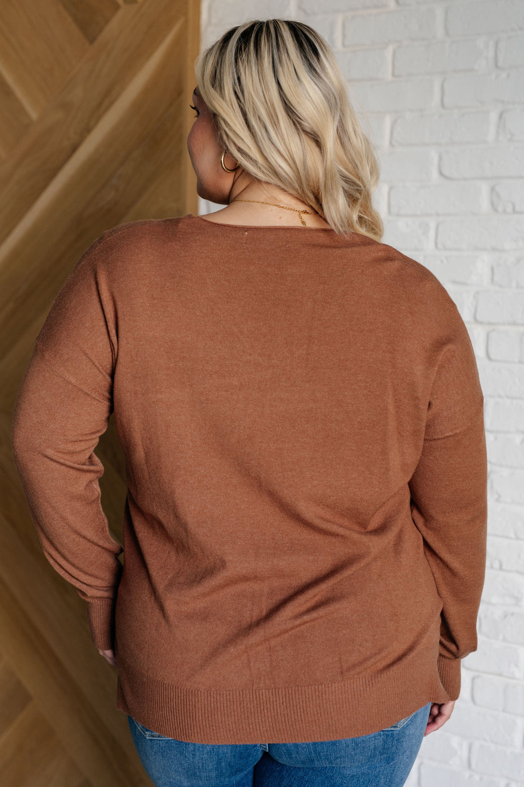 Stilla | V-udskæring Pullover Med Søm Foran i Mørkekamel