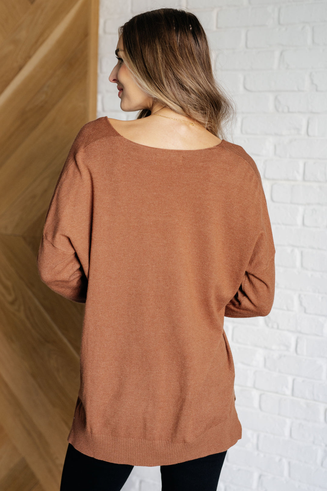 Stilla | V-udskæring Pullover Med Søm Foran i Mørkekamel