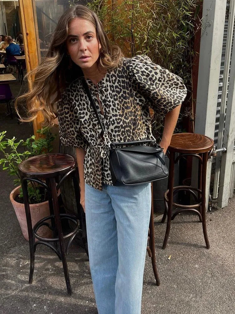 Stilla | Retro Streetwear Bluse