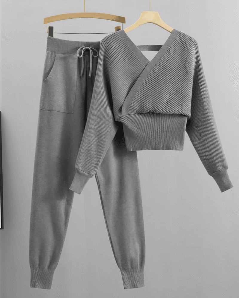 Stilla | Sexet strikoverdel og bukser med skulderfri design