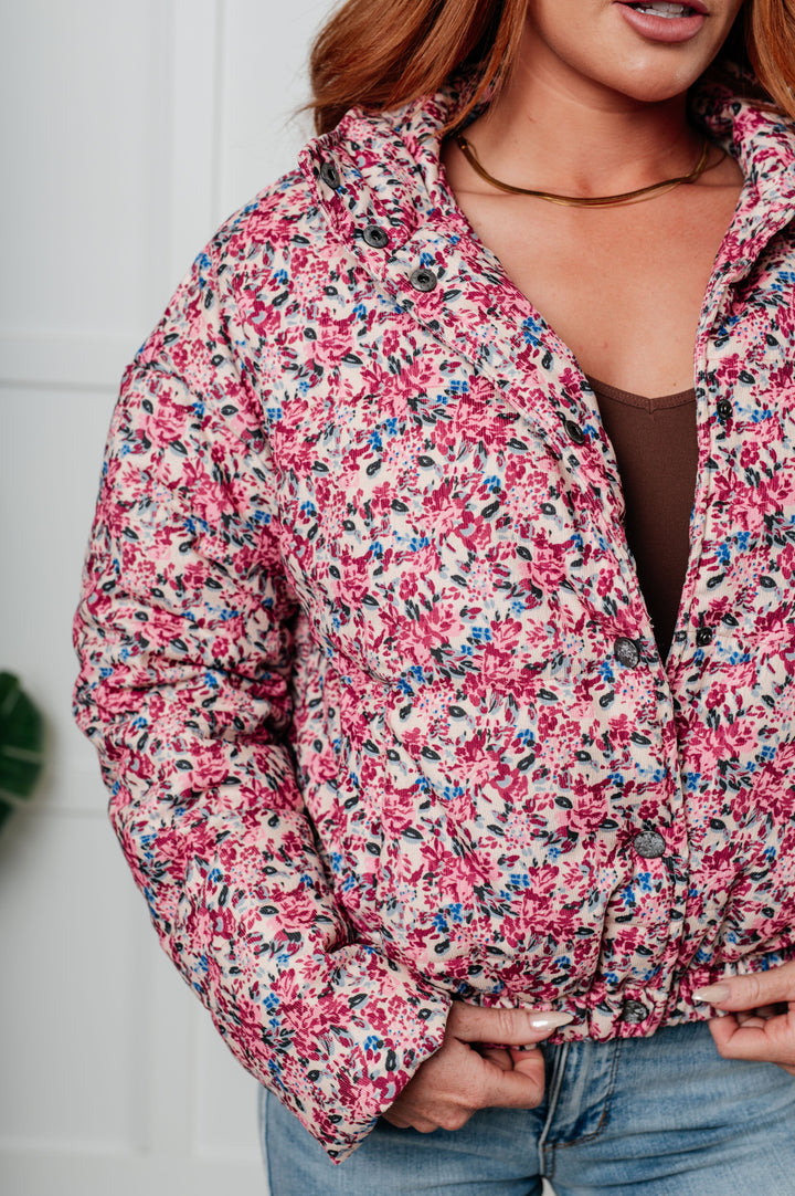 Stilla | Steppjakke Med Floral Design i Creme Multi