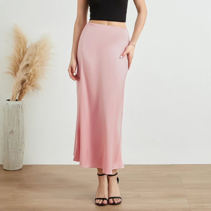 Stilla | Trendy Satinmaxikjole, Skinnende