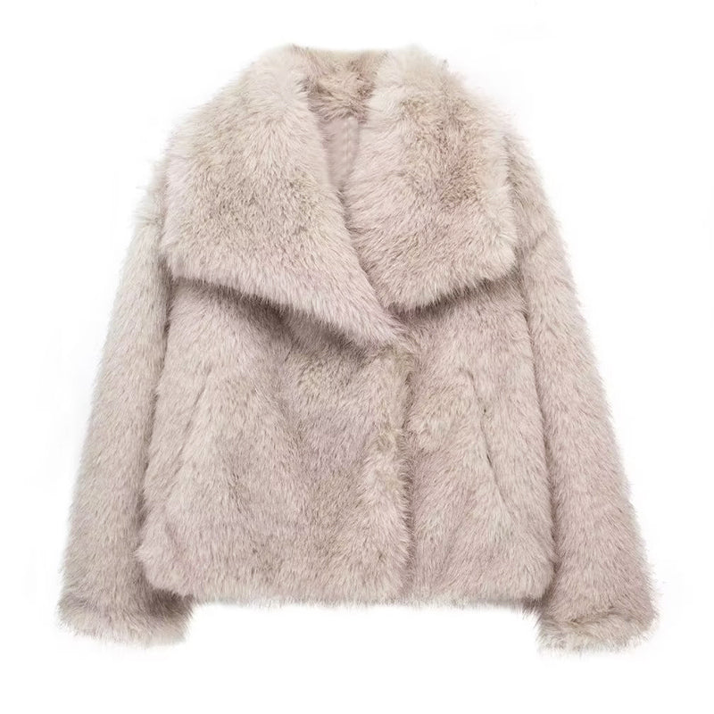 Stilla | Kort Skåret Faux-Fur-Jakke med Overdimensioneret Krave